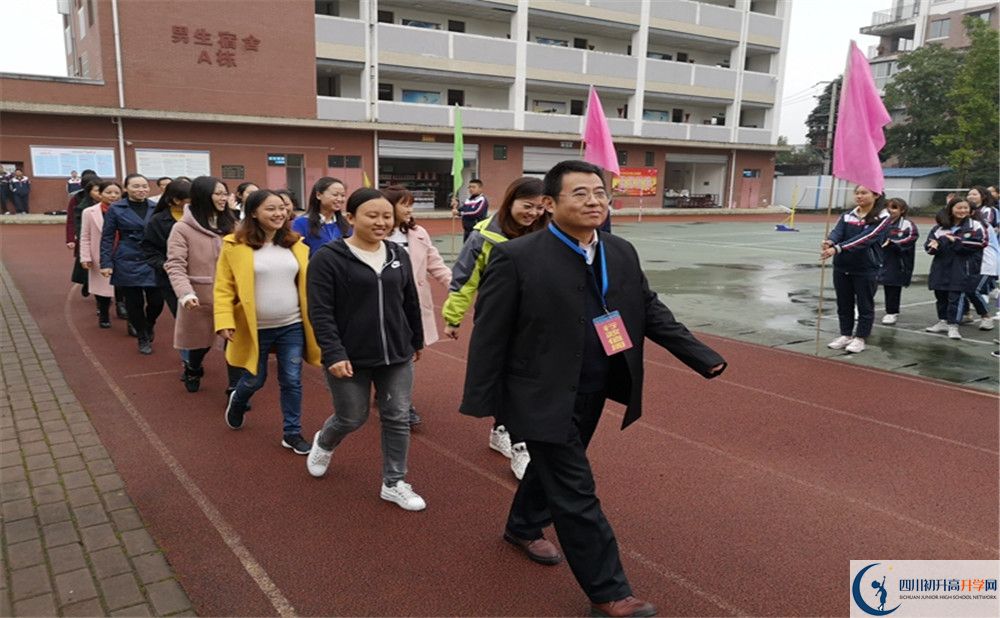 都江堰育才學(xué)校平行班與實(shí)驗(yàn)班差多少？