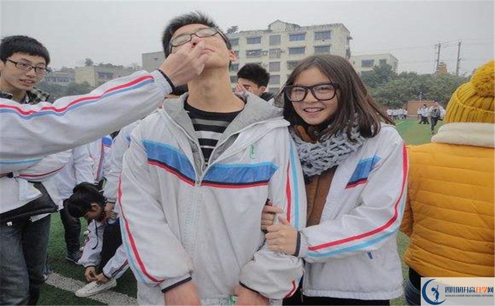 蜀城中學是私立還是公立學校？
