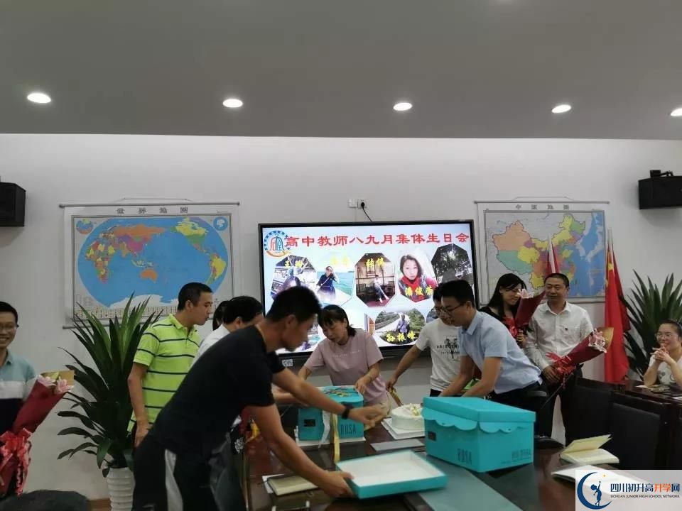 成都石室佳興外國語學(xué)校夏令營費(fèi)用是多少？