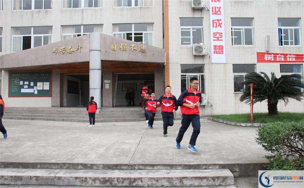 洛帶中學(xué)在全國高中排名是多少？