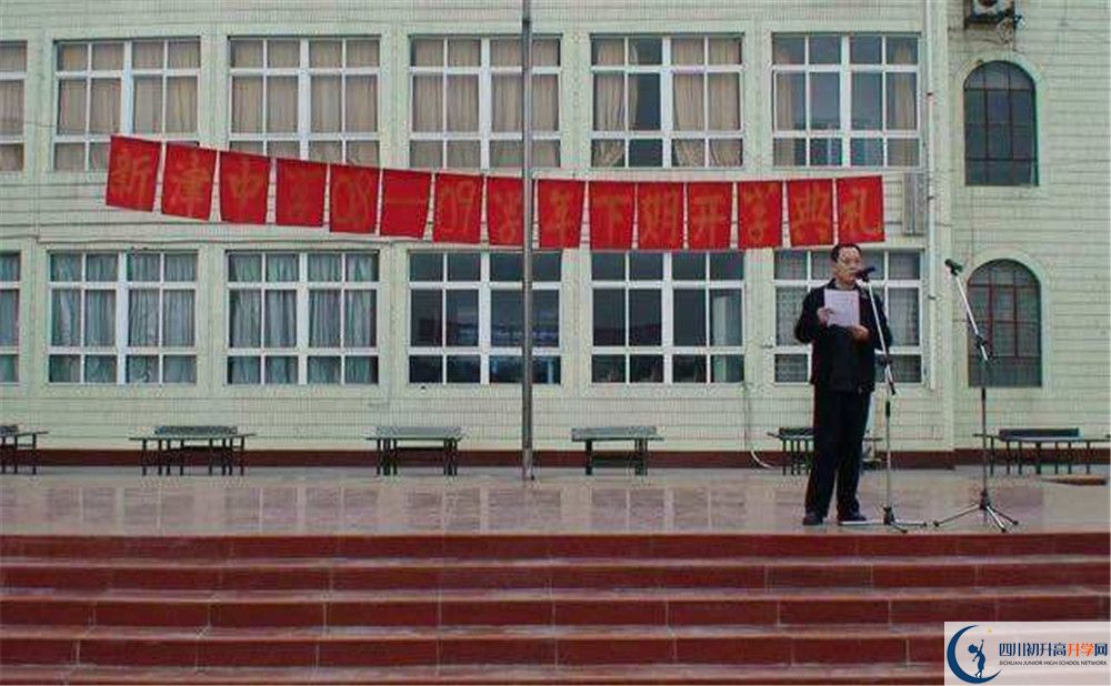 新津中學(xué)實(shí)驗(yàn)班人數(shù)是多少？