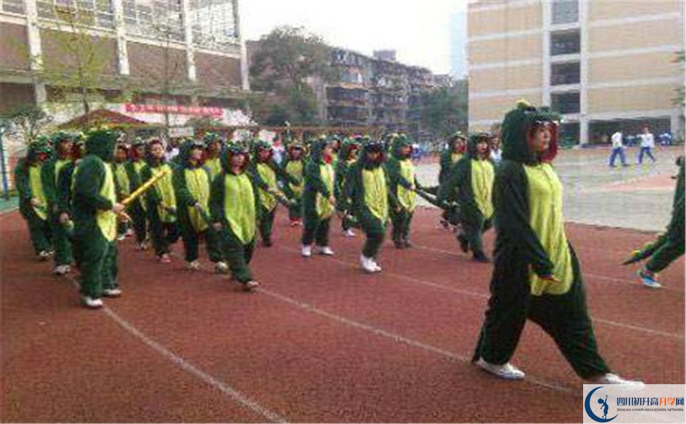 四川大學附屬中學實驗班學費貴嗎？