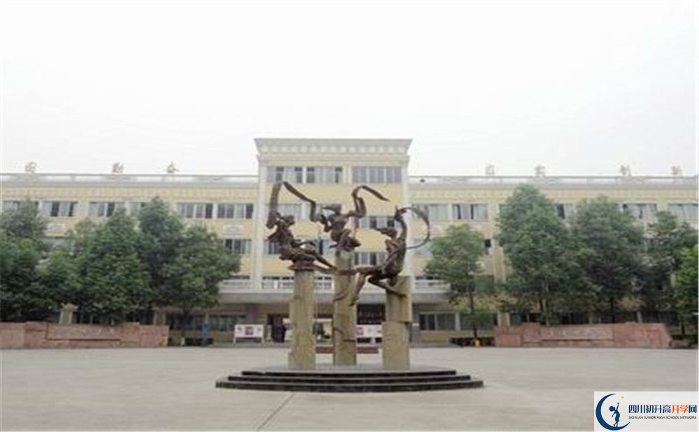 成都外國語學(xué)校實(shí)驗(yàn)班學(xué)費(fèi)貴嗎？