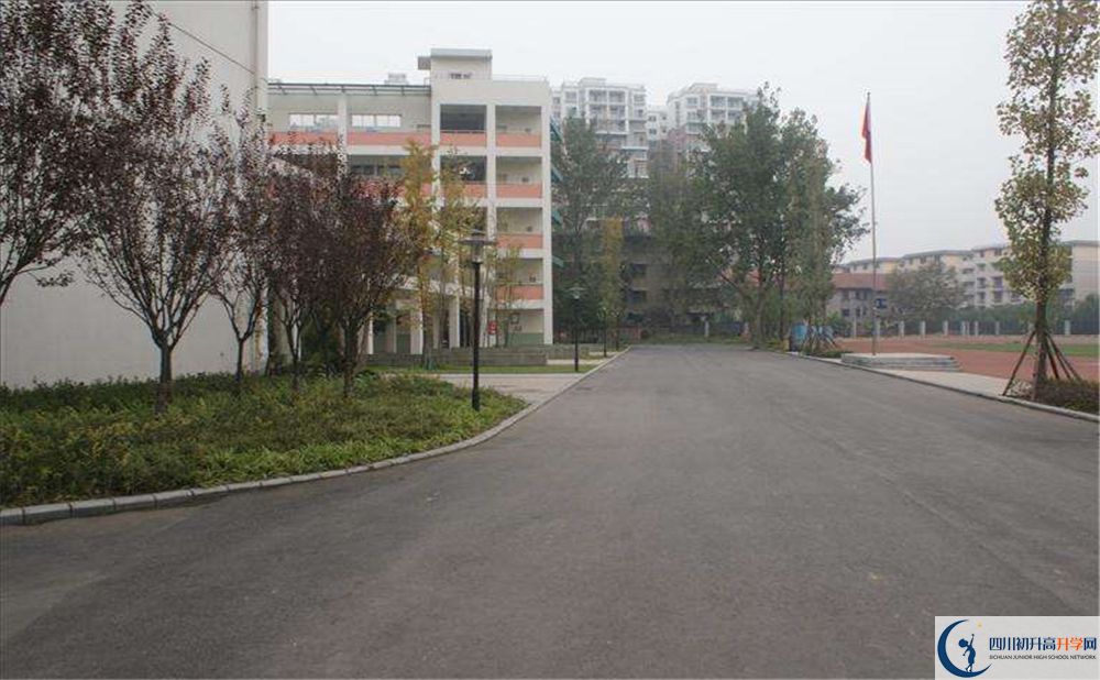 四川師范大學(xué)附屬中學(xué)實驗班學(xué)費貴嗎？