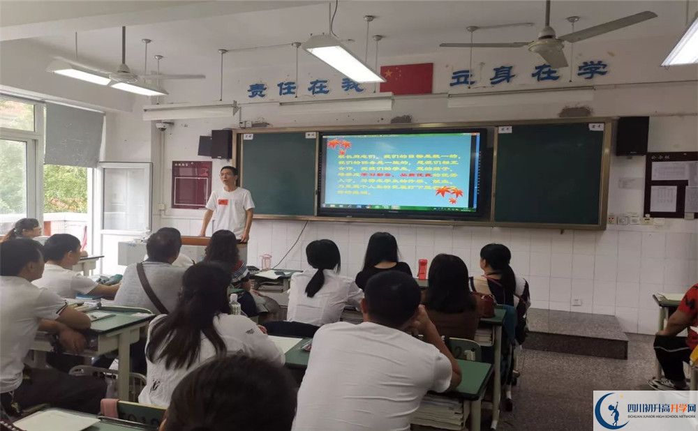 成都經(jīng)濟(jì)技術(shù)開發(fā)區(qū)實(shí)驗(yàn)中學(xué)實(shí)驗(yàn)班學(xué)費(fèi)貴嗎？