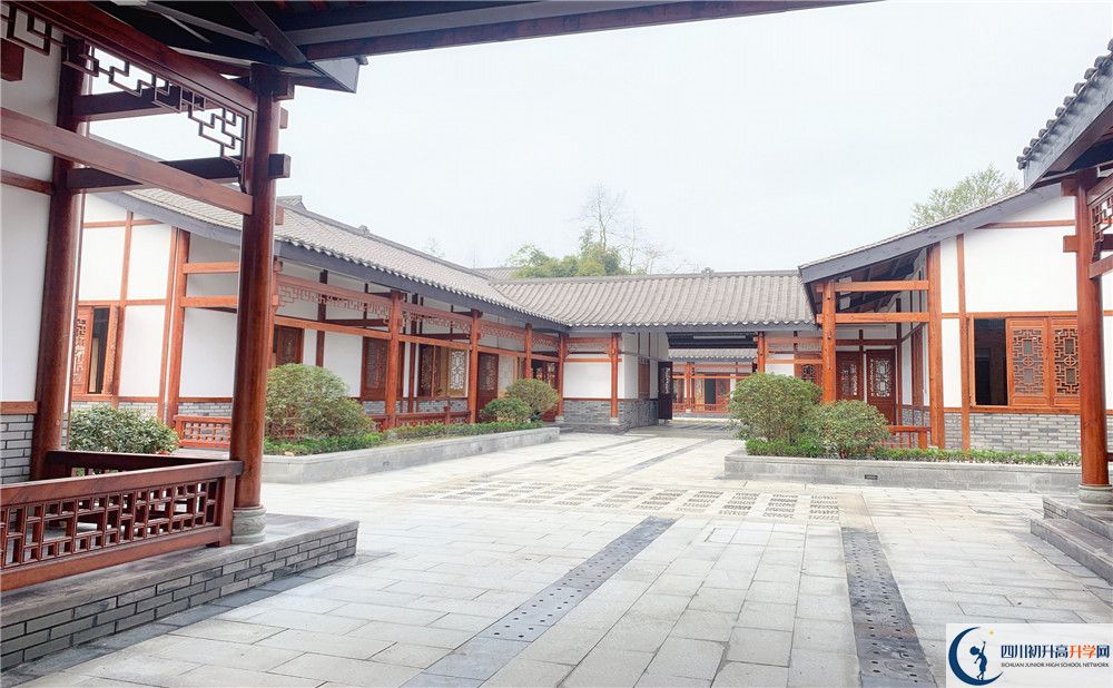 成都綿實外國語學校高中分班考試難嗎？
