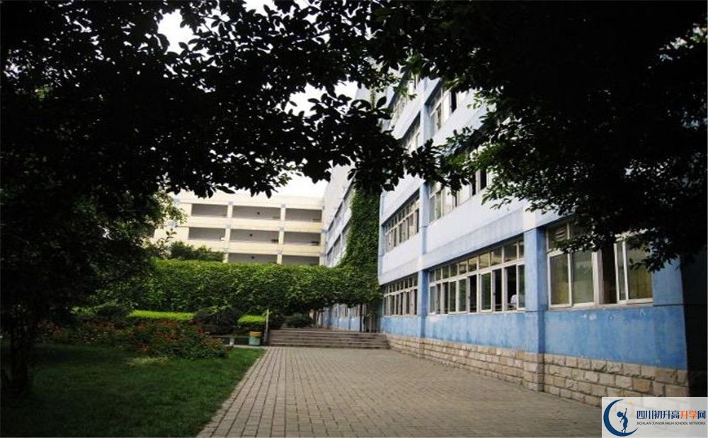 四川師范大學(xué)實驗外國語學(xué)校走讀生作息時間是怎樣的？