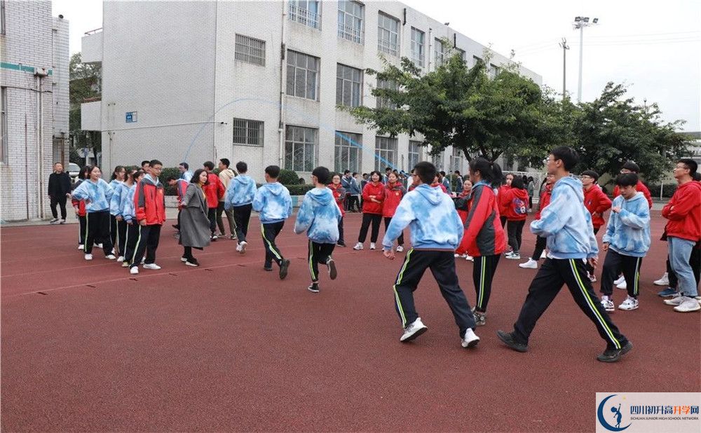 青白江中學(xué)補課嗎？