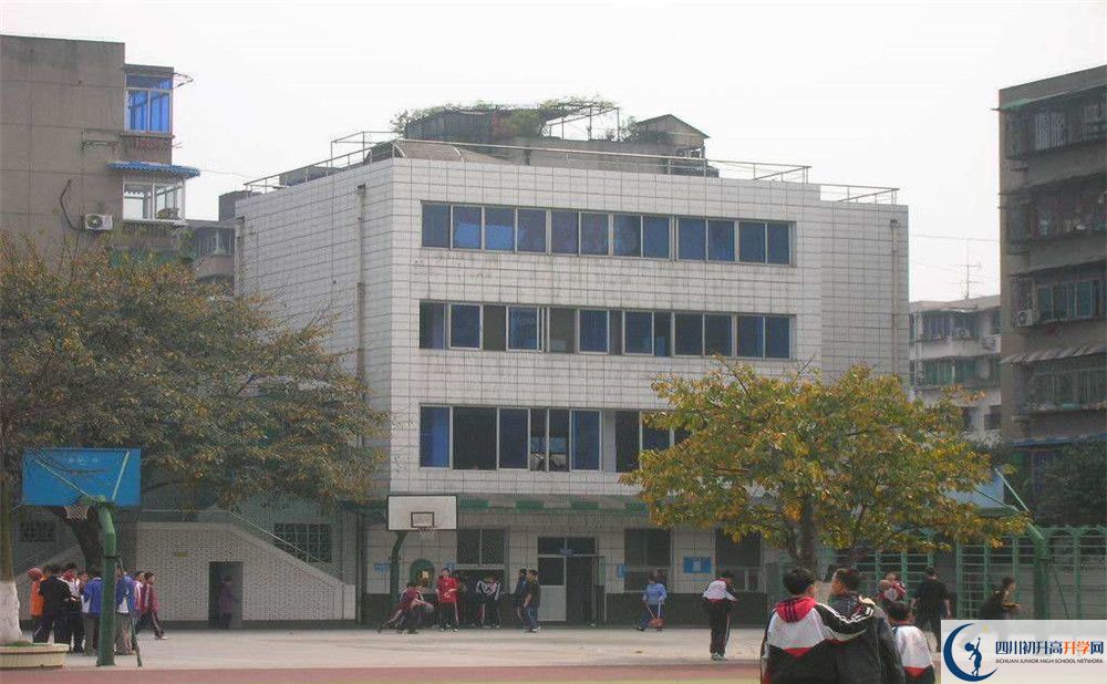 成都玉林中學(xué)在校學(xué)生總?cè)藬?shù)是多少？