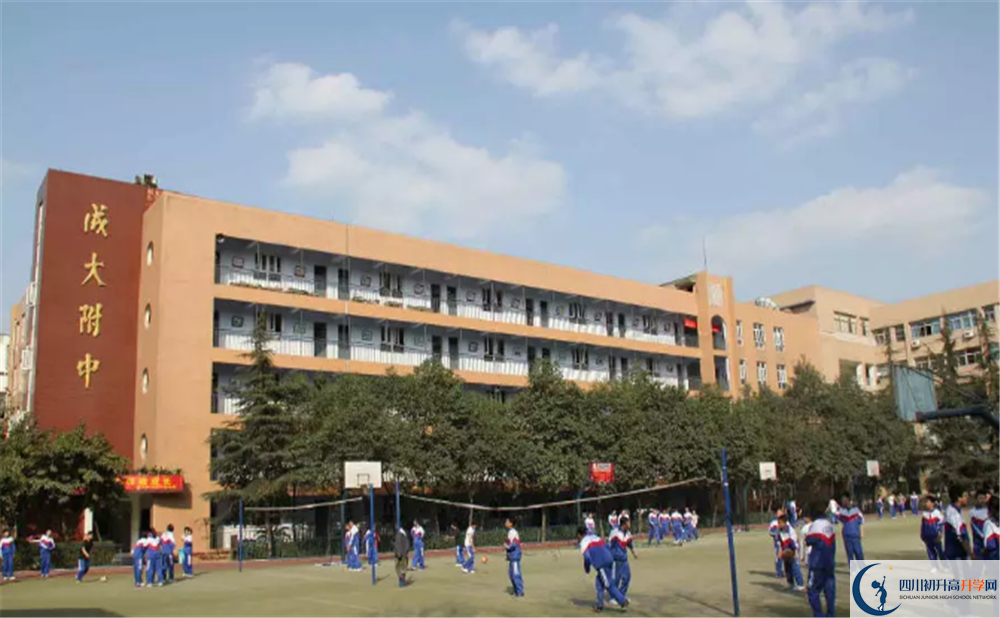 成都大學(xué)附屬中學(xué)軍訓(xùn)多久？