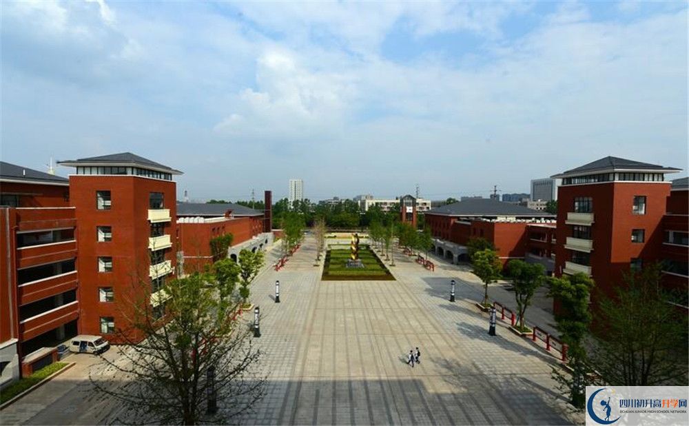 新都一中今年的學費怎么收取，是否變化？