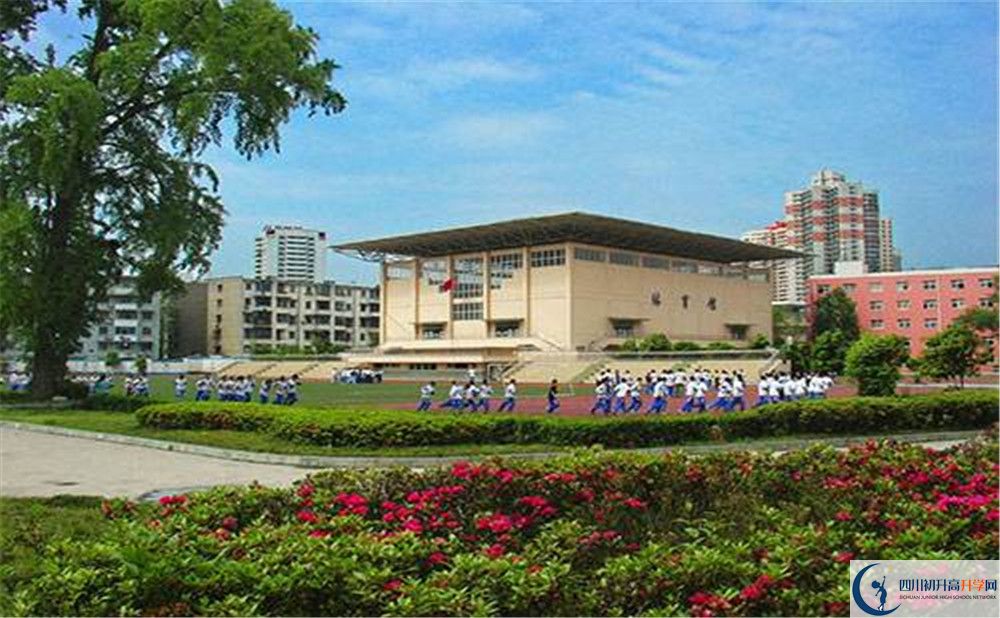 成都八中高中部位置在哪里？
