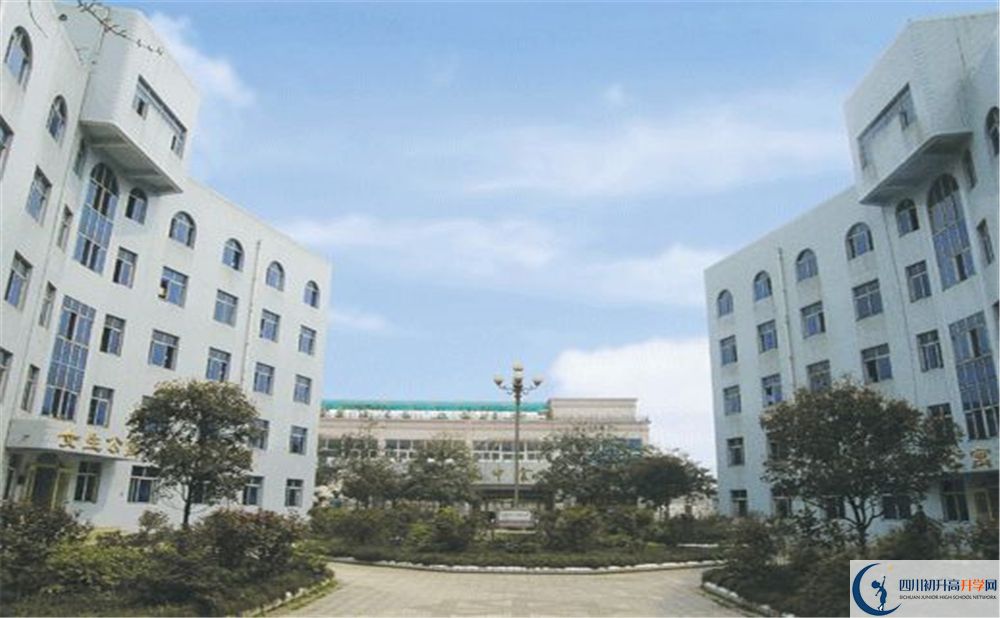 彭州中學(xué)2020年收費(fèi)是多少？