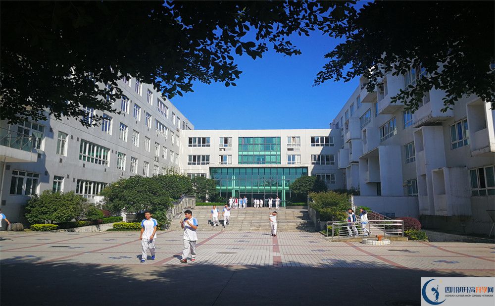 2020年成都市鐵路中學(xué)是國重嗎？